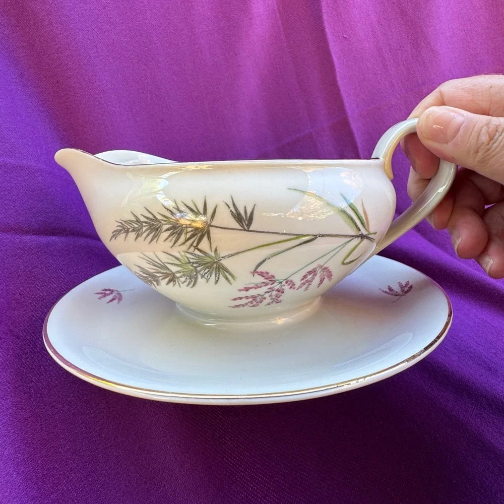 Rare Vintage Heinrich Bavaria “Sommer” Gravy Boat with Gold Trim (Discontinued)